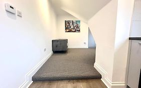 Stylish Modern, Private Apartment,15 Mins To Central London