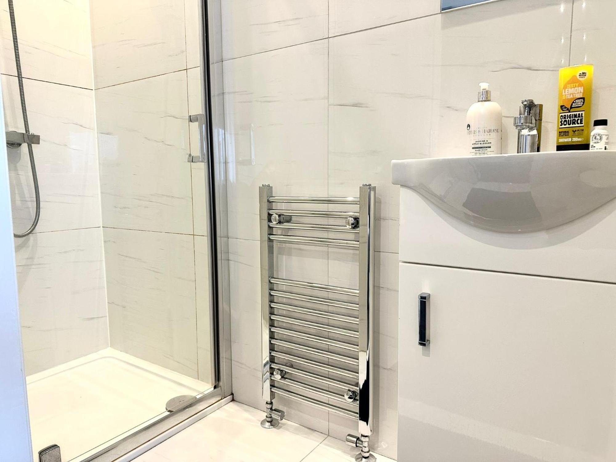 Stylish Modern, Private Apartment,15 Mins To Central London Hendon Extérieur photo