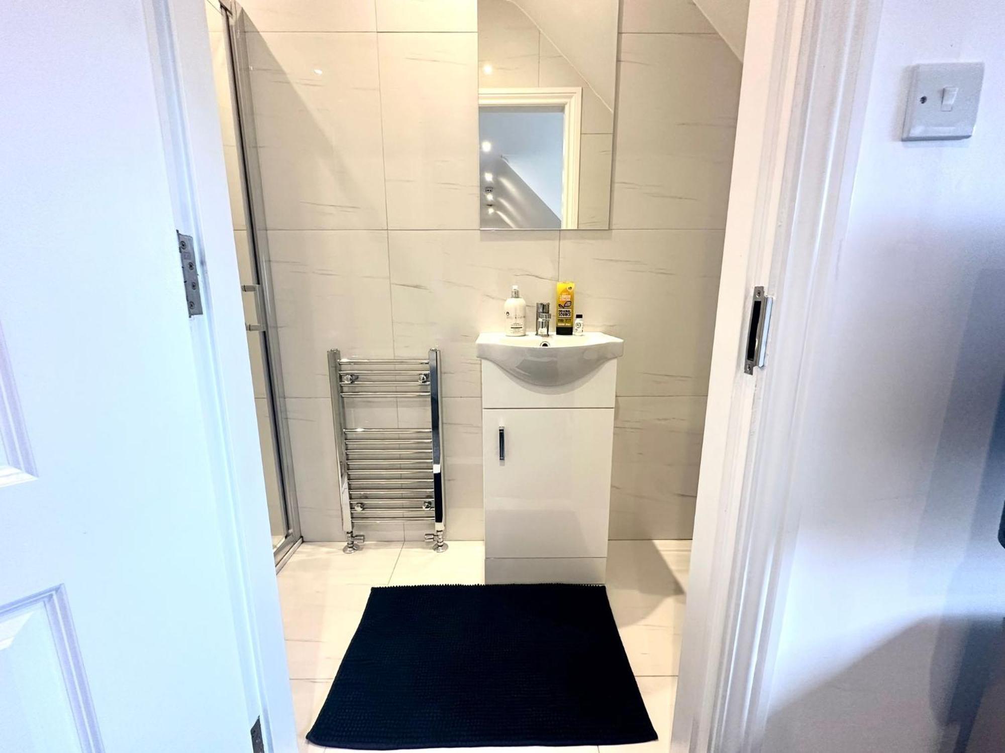 Stylish Modern, Private Apartment,15 Mins To Central London Hendon Extérieur photo